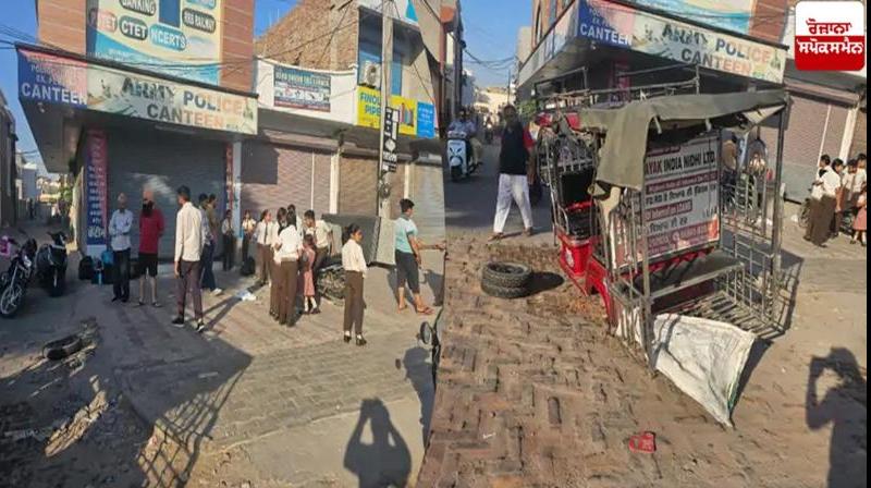 Punjab News: E-rickshaw carrying school children overturns in Abohar, 7 children injured