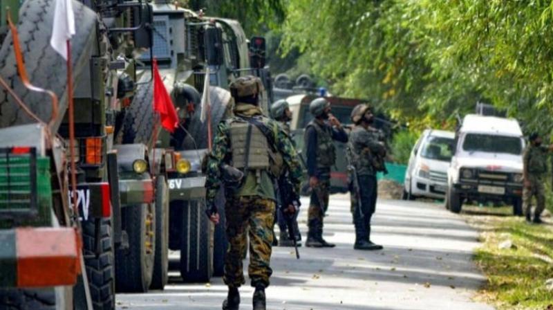 Encounter between security forces and terrorists in Pulwama 1 terrorist killed news in hindi