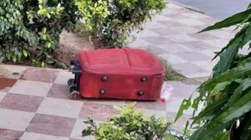 Unidentified body found in abandoned suitcase in Ludhiana News In Hindi