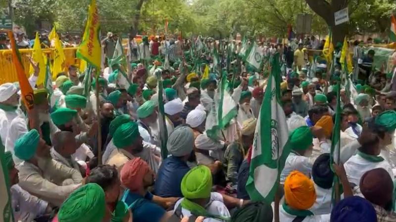 Demonstration of wrestlers continues: Thousands of farmers reached Jantar Mantar
