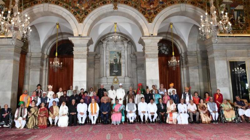 आनंद कुमार और रवीना टंडन आदि को भी पद्म श्री सम्मान से नवाजा गया।