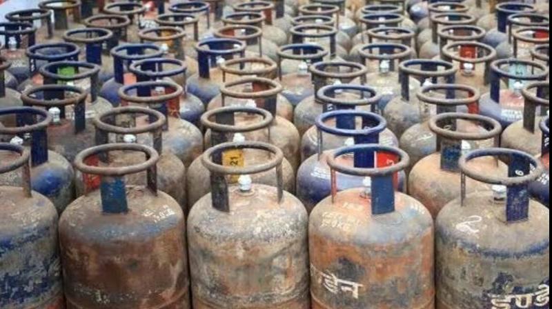 commercial LPG Gas Cylinder Price reduce Today News In Hindi