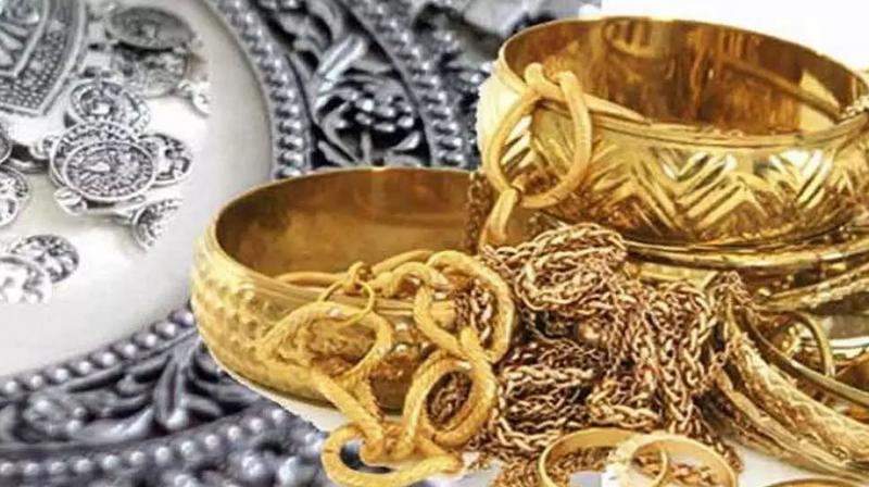 Gold-Silver Price: Gold rose by Rs 400, while silver slipped by Rs 430.