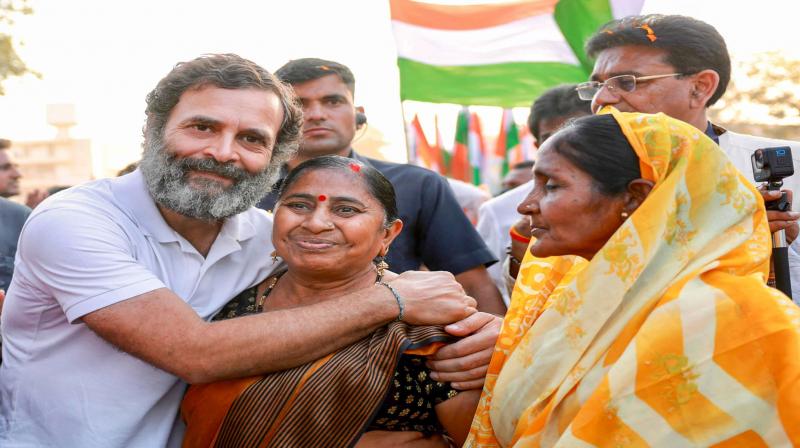 Farmer family woman told Rahul Gandhi, 'Promise loan waiver, Congress government will be formed'