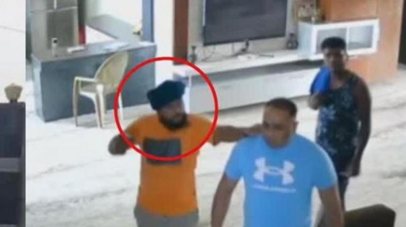 Armed assailants shot NRI in Amritsar news in hindi