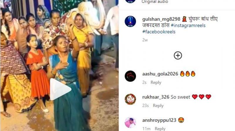 People were left watching when the woman danced on the song 'Ghungroo Bandh Liye', the video went viral.