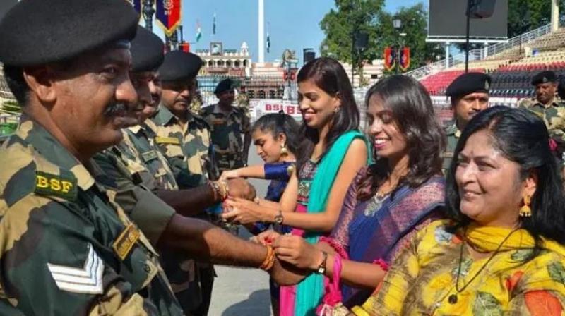 Sisters tie defense thread to BSF soldiers at Wagah border news in hindi