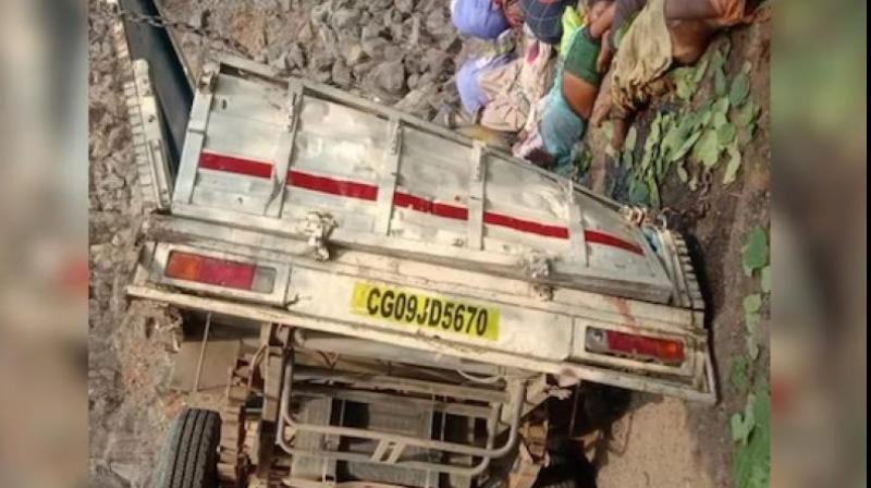 Chhattisgarh News: Pickup vehicle fell into ditch, 15 people died