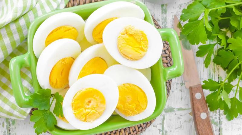 If you also eat eggs, then know how much food is beneficial daily