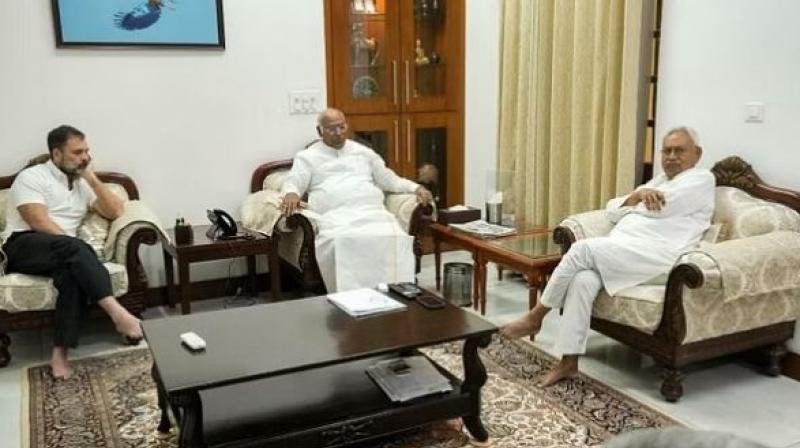 CM Nitish met Kharge and Rahul amidst the exercise of opposition solidarity