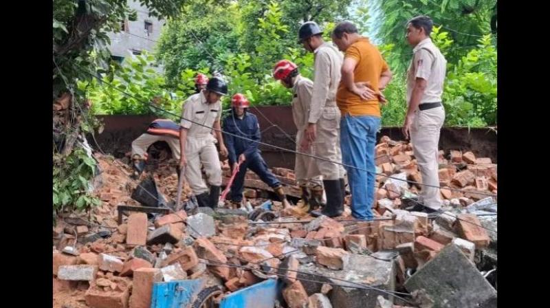 Delhi News: One person dead, 2 injured after wall collapses in Nabi Karim area of ​​Delhi