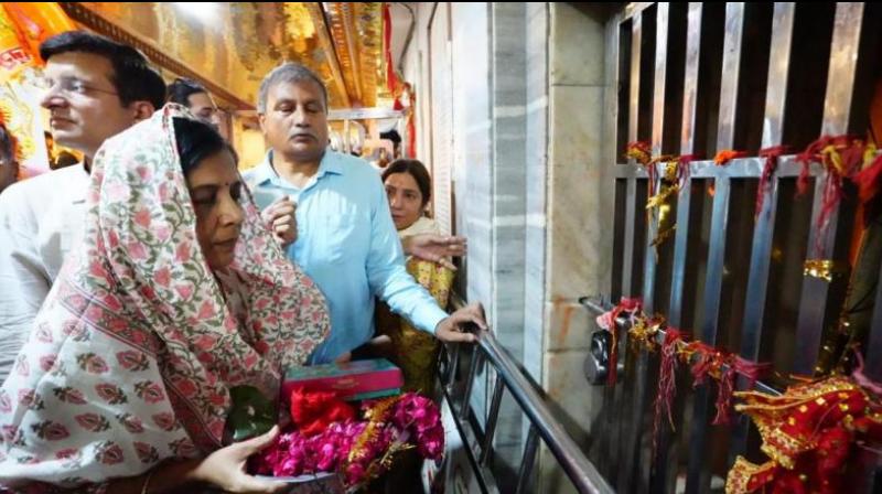Sunita Kejriwal paid obeisance at the Hanuman temple in Connaught Place.
