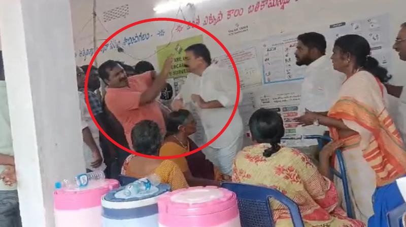 Jagan Reddy party MLA assaulted a voter, Andhra Pradesh News In Hindi