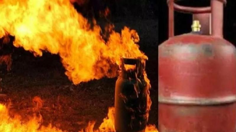 Fire broke out in Jajpur, Odisha after gas leakage from LPG cylinder, five people burnt.