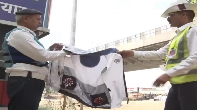 AC jackets for traffic policemen in Gurugram news in hindi