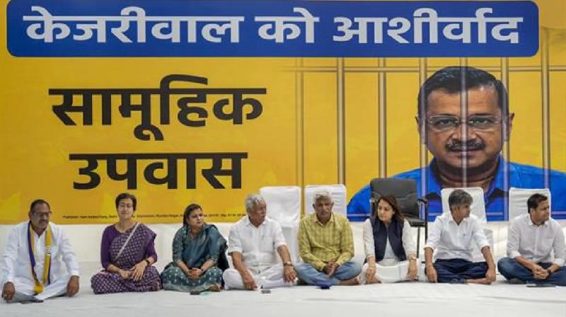 AAP holds mass Hunger Strike for Arvind Kejriwal news in hindi