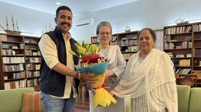 Pratibha Singh along with Vikramaditya met Sonia Gandhi news in hindi