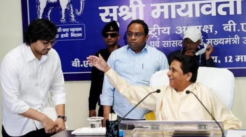 Mayawati appointed her nephew Akash Anand as her successor 