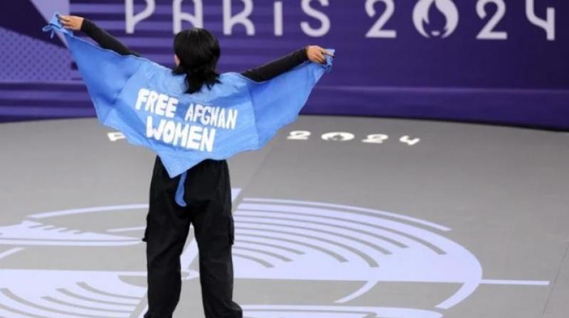 Afghan break dancer disqualified for wearing costume with political slogans news in hindi