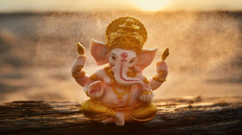 Ganesh Utsav: Artist created 'magical Ganpati' idol with modak floating in the air