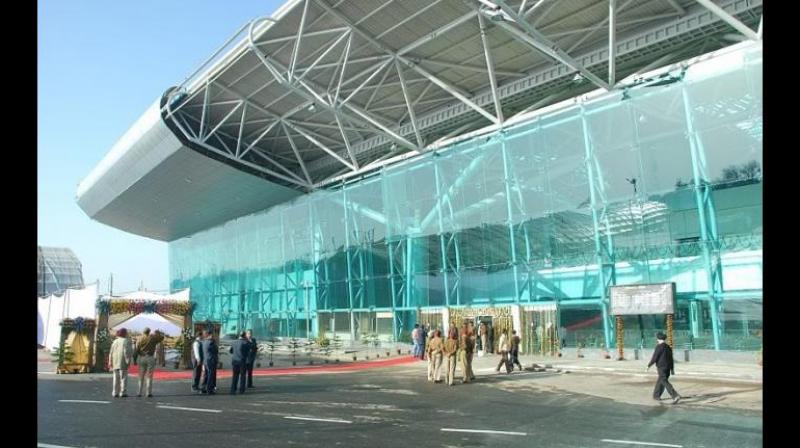 Amritsar Airport Bomb Threat news in hindi