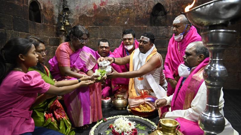 Jharkhand News: President Murmu worshiped at Babadham temple