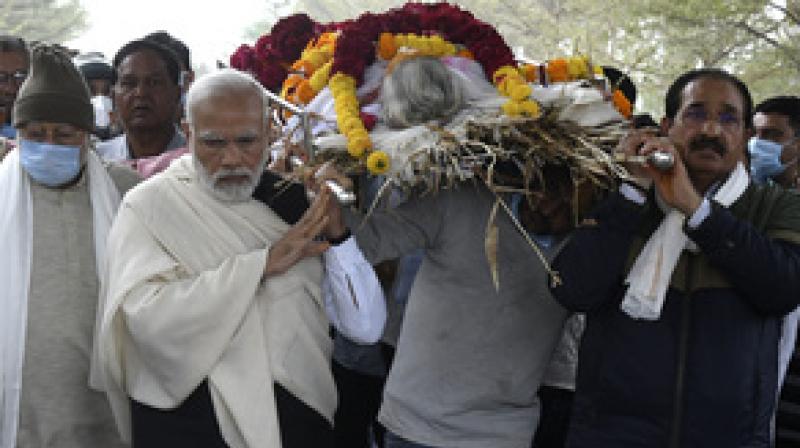 PM Modi Mother Death: Prime Minister Modi's mother merged in five elements, PM became emotional