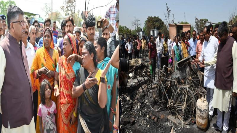 Ravi Shankar Prasad visited the areas affected by the fire in Shastri Nagar