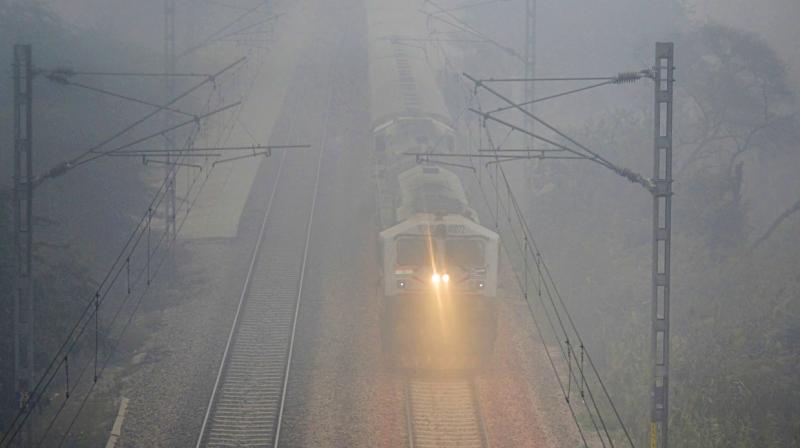 New Delhi; Dense fog in Delhi, rail service affected