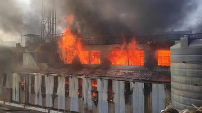 Fire breaks out at a factory in north-west Delhi, one firefighter injured (प्रतिकात्मक फोटो)