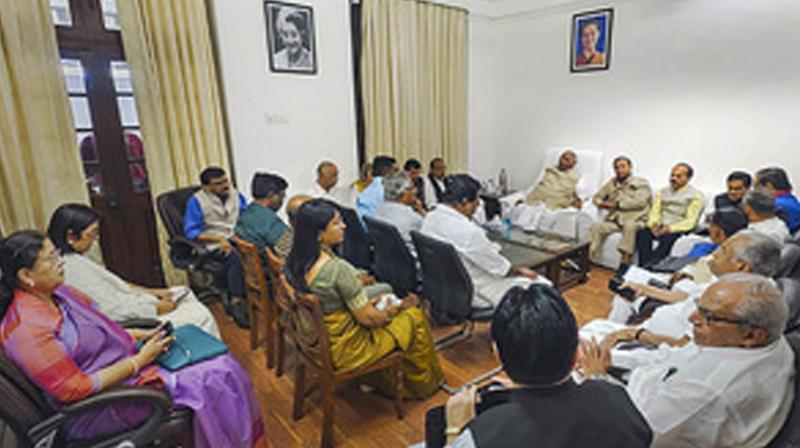 Leaders of various opposition parties hold meeting to chalk out strategy (फोटो साभार PTI)