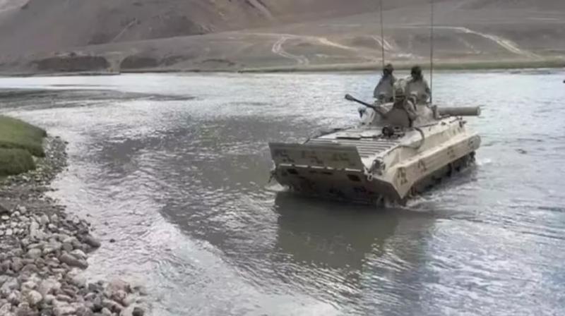 Ladakh Indian Army Tank Accident Today 5 Jawans Died news in Hindi 