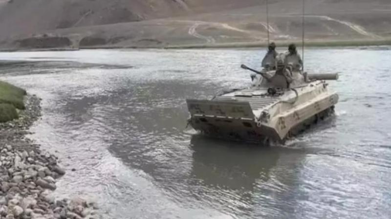 Indian army tank Accident in Ladakh, Defense Minister expressed grief news in hindi