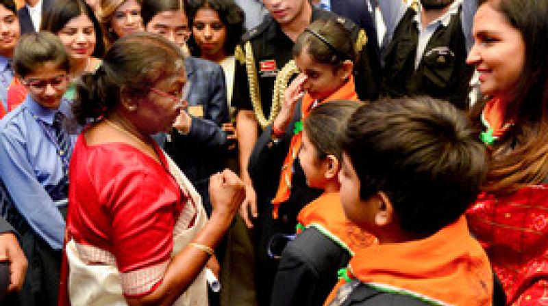 President suggests children to dream of a new and developed India