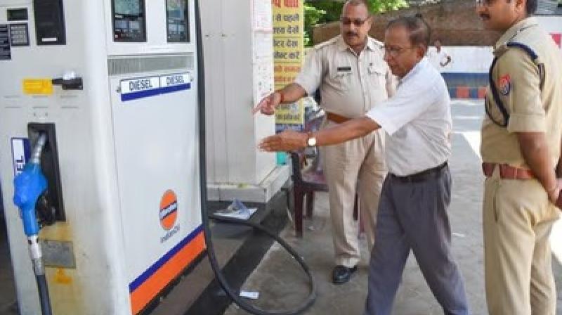 Haryana: Rs 1.27 lakh looted from four petrol pumps in Rewari