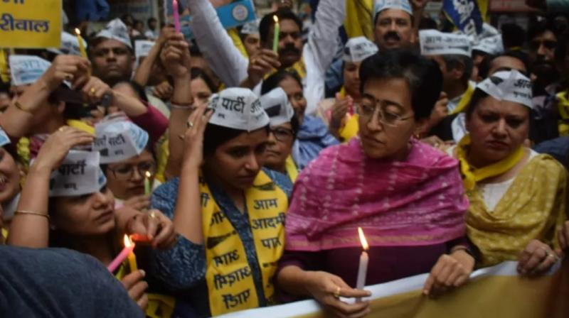 AAP workers took out candle march in Delhi news in hindi