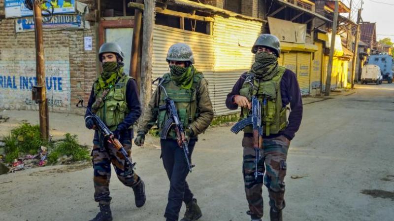 Encounter between army and terrorists continues second day in Kulgam news