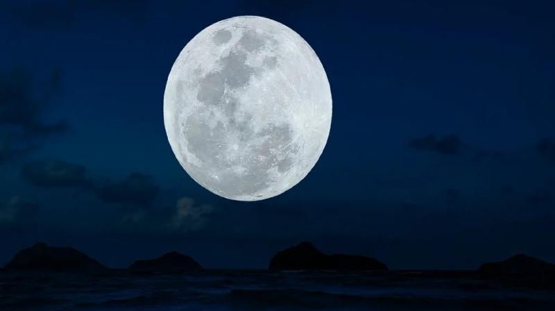 The Moon is moving away, Earth may have 25 hours a day news in hindi