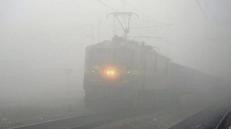 Dense fog in Delhi early in the morning, rail traffic affected