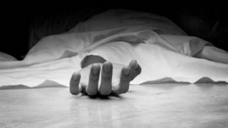 UP: Dead body of a youth found lying on the railway track in Sultanpur