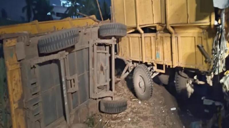  Karnataka school bus accident 4 students die 8 injured in Bagalkot