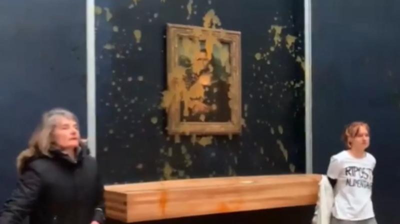  Two girls threw soup on Mona Lisa's painting, know the reason