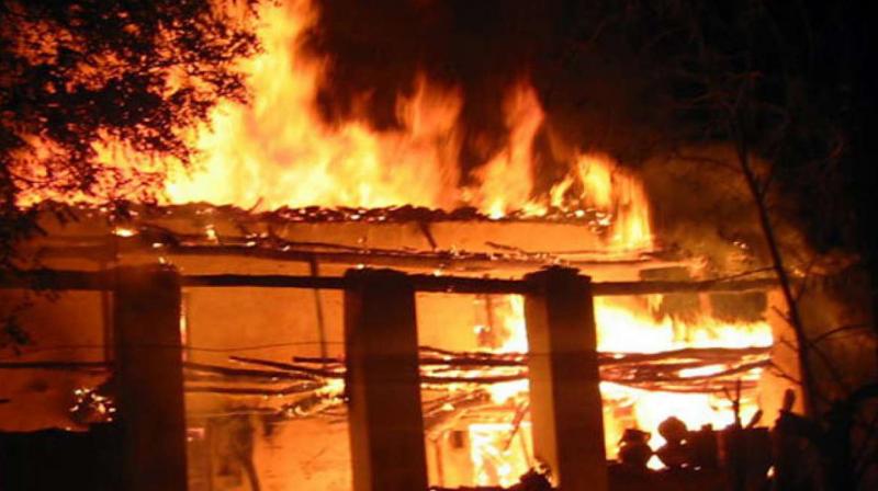 Maharashtra: Fire breaks out at warehouse complex in Thane district (सांकेतिक फोटो)