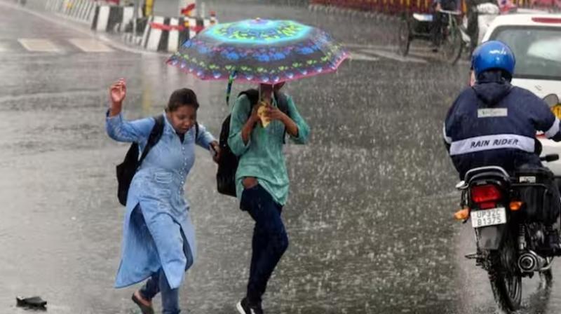Unseasonal rains lash Mumbai and suburban cities, transport services not affected