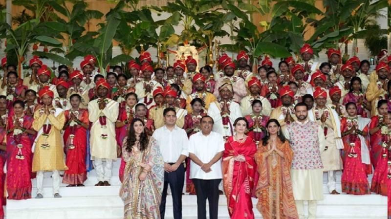 Mass marriage program, Nita Ambani Gives Blessings to couples news in hindi