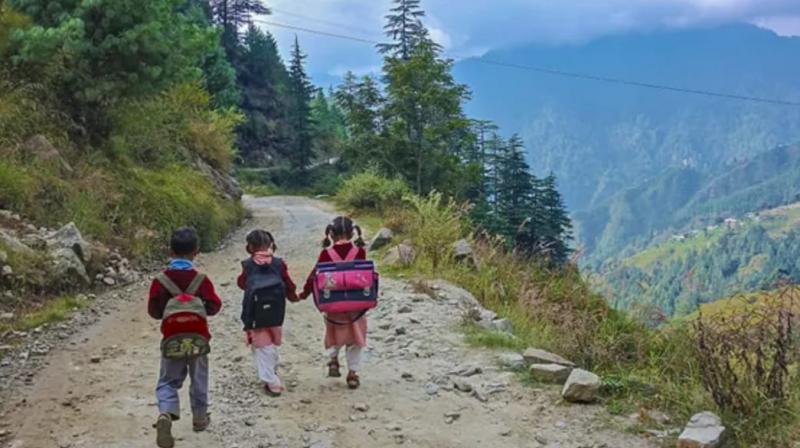 Road near Paroli Mata temple is closed due to road collapse, children risk their lives to go to school