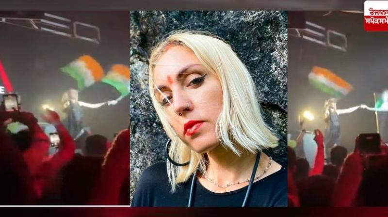 Ukrainian singer Uma Shanti throws tricolor at audience in Pune, case registered