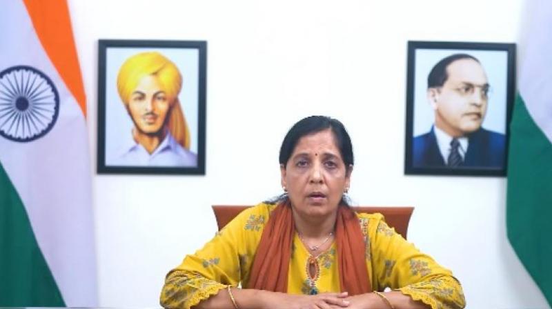 Sunita Kejriwal brought Arvind Kejriwal's message from jail News In Hindi