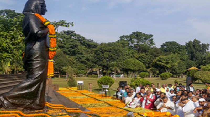 Leaders pay tribute to Indira Gandhi on her birth anniversary