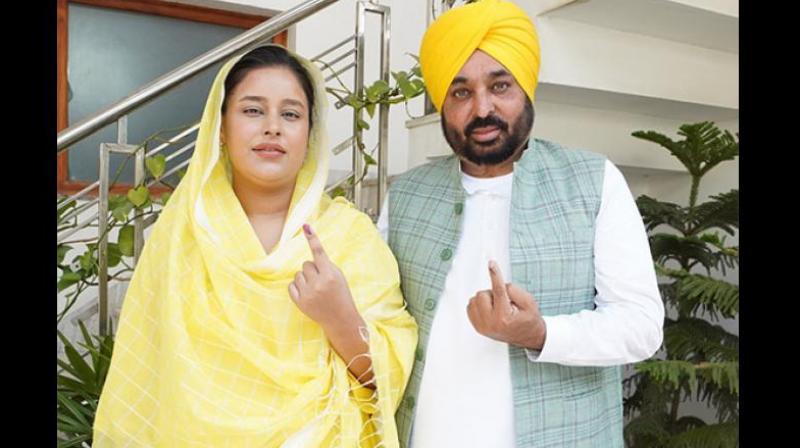 Lok Sabha Elections 2024 Punjab CM Bhagwant Mann and his wife cast their vote in Sangrur